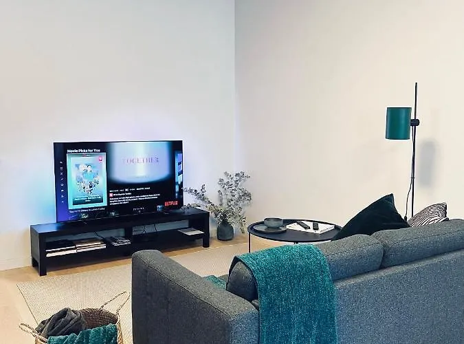 Stylish New In Old Town - Centre, Self Check-in, Walkable To Major Attractions *