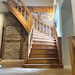 Апартаменты Stylish New In Old Town - Centre, Self Check-in, Walkable To Major Attractions